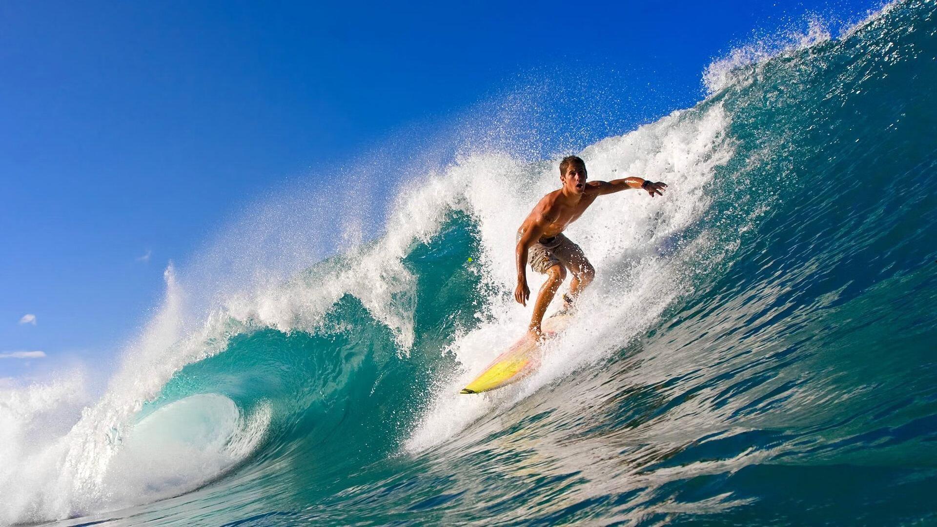 黄袍加身！里约基督像披上巴西黄衫，足球圣典点燃全民激情