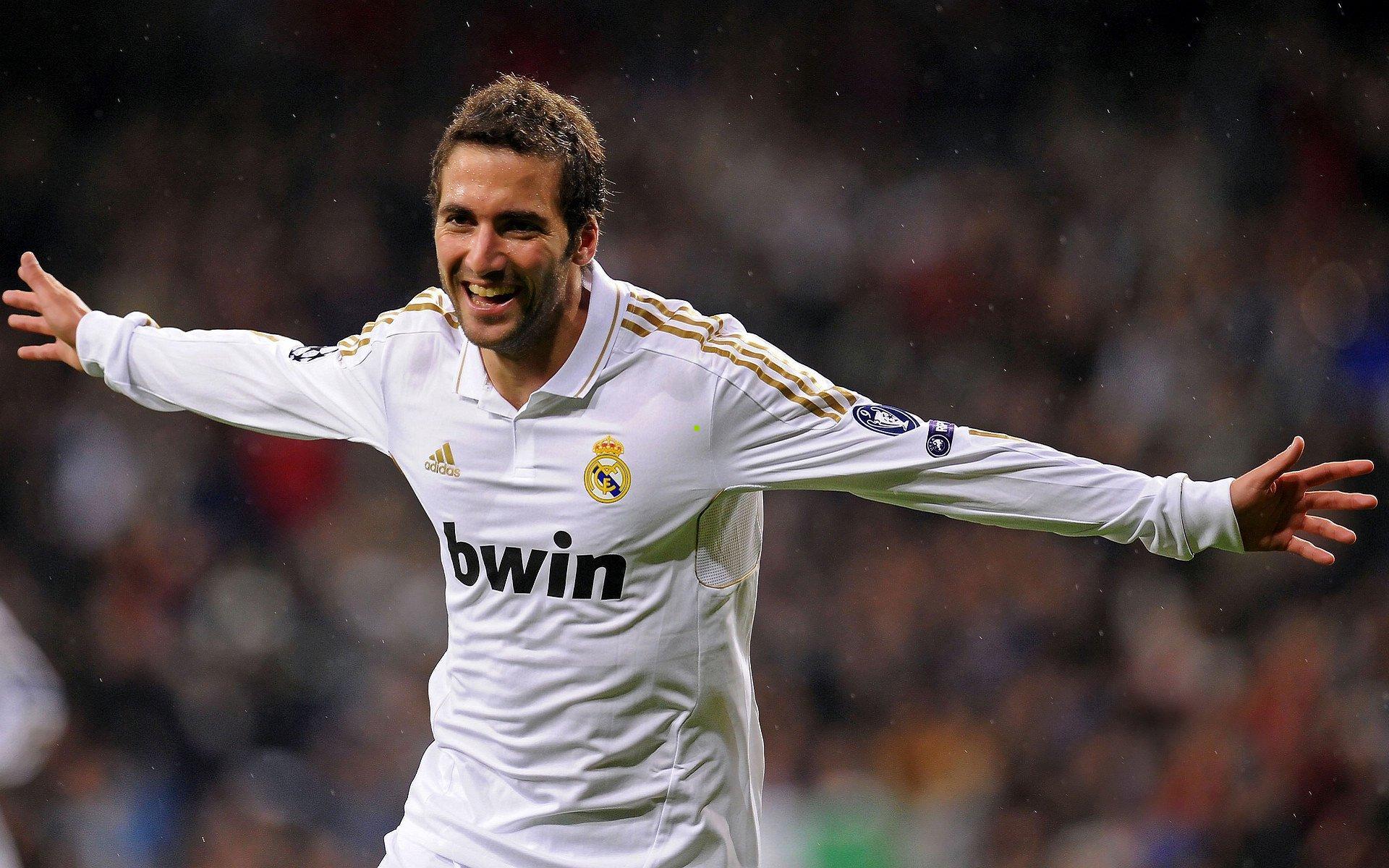 5月25日,布冯家中静候命运转折点,足球传奇或将揭晓人生新方向